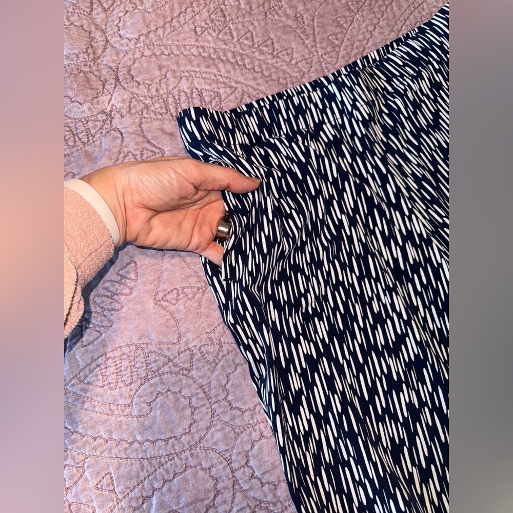Susan Graver dark navy and White Patterned Women's Bermudas - Picture 6 of 6